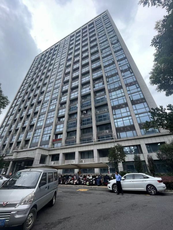 （房东直租）洪山精装写字楼优价出租，交通便利，配套齐全