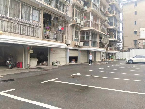 房东直租东西湖舵落口大市场附近仓库可分租