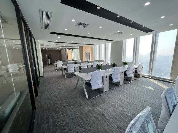 房东直租江岸长江传媒大厦186平精装修2加1格局低价招租