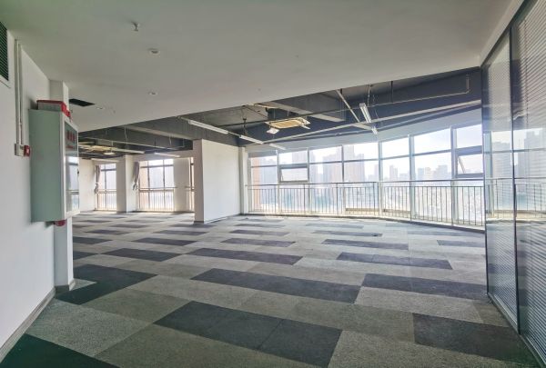 房东直租光谷广场501平精装修拎包办公低价招租