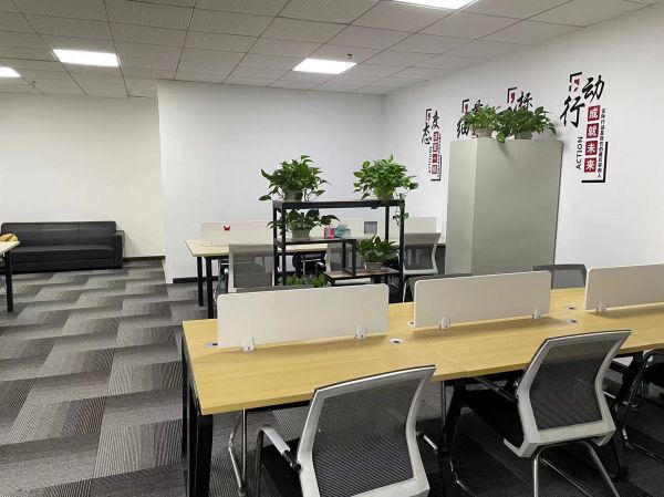 房东直租光谷总部国际135平精装办公楼优价出租