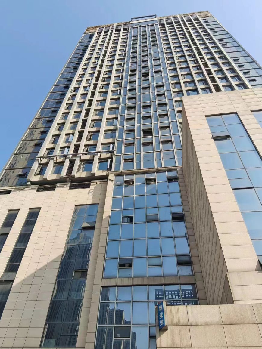 房东直租凯悦大厦110平精装修，双地铁低价招租