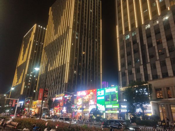 武昌汉街总部国际万达尊558平方精装写字楼办公楼房东直租