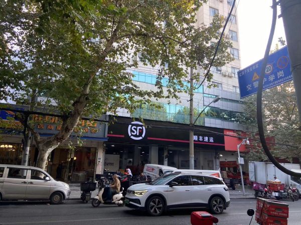 房东直租司门口黄鹤楼230平临街旺铺低价转让招租