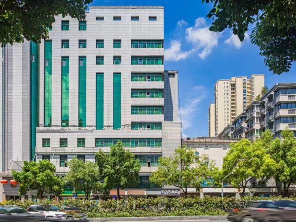 房东直租:8号线地铁口边766平低价招租