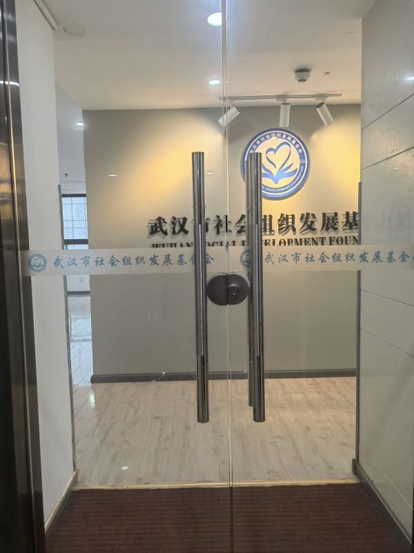 (房东直租）武昌积玉桥恒大世纪广场精装写字楼低价招租