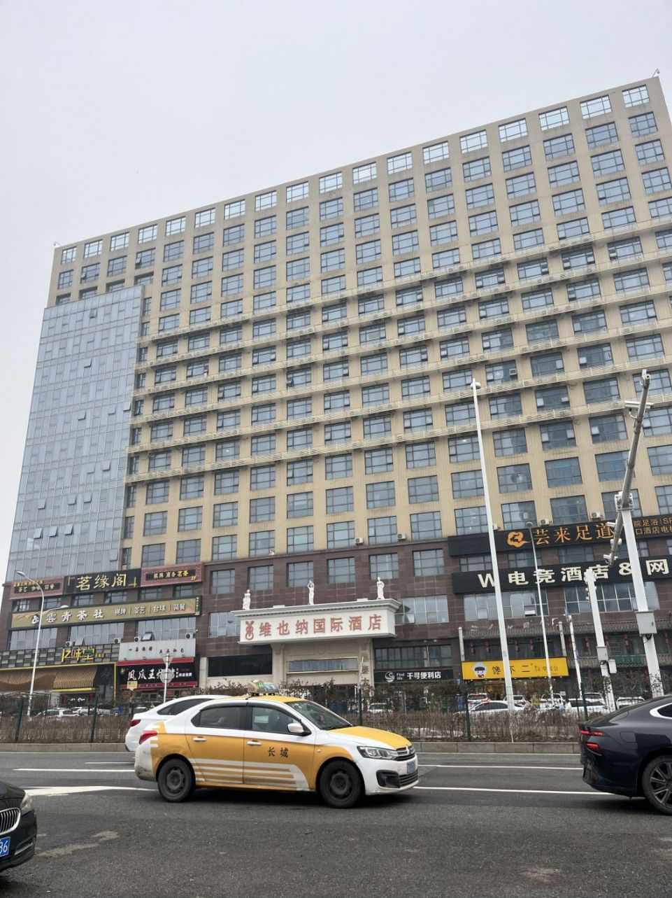 优价转租汉阳九州通健康城精装修，拎包办公