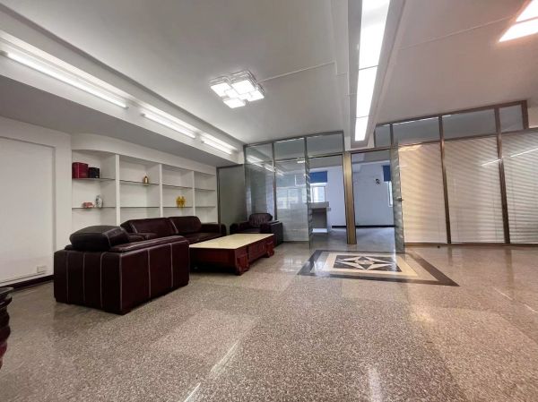 （房东直租）江汉王家墩300平精装写字楼优价出租交通便利