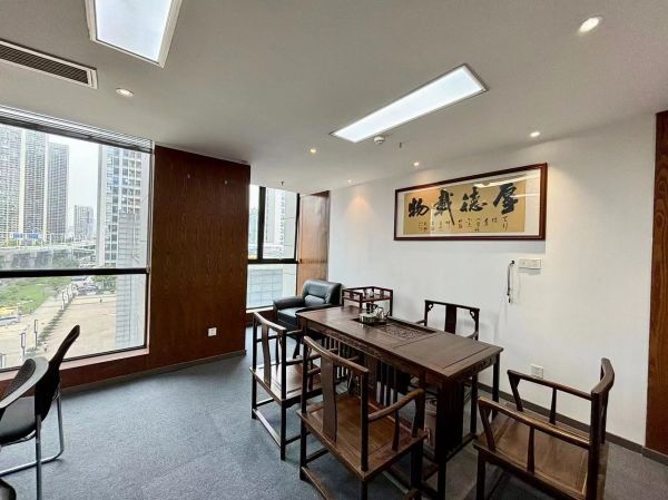 房东直租光谷现代世贸中心共享工位30至200平低价招租