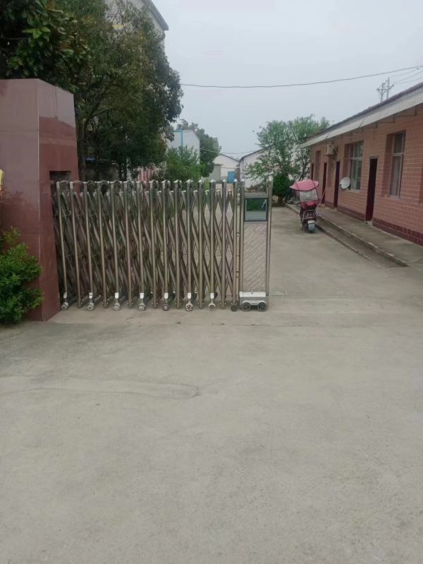 房东直租新洲钢构厂房独门独院，配套齐全，交通便利优价出租