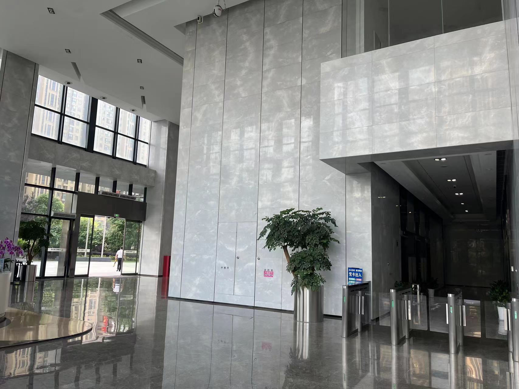 房东直租黄陂盘龙城150平精装写字楼48块含物业含开票低价招租