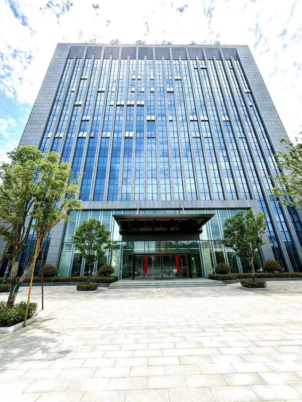 房东直租光谷高新860平网球馆6000毛坯不限行业