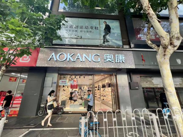 房东直租武昌区司门口210平临街旺铺低价招租