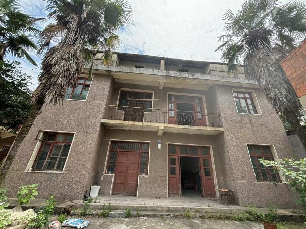 洪山区花山大道旁1700平厂房 优价出租