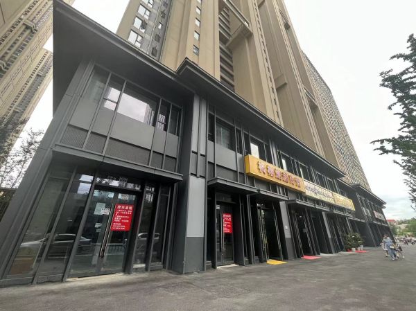 房东直租 汉阳大型小区出入口底商临街新铺 归元寺附近320平