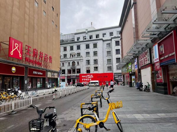 房东直租门面江汉路万达广场旺铺位置好客流量大