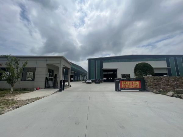 房东直租，武汉周边红安开发区5640平标准钢构厂房 优价出租。