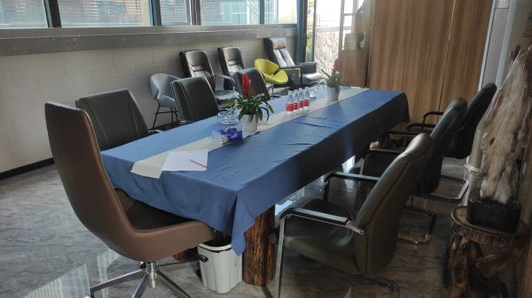 精装修房东直租绿地汉口中心700平写字楼，优价出租