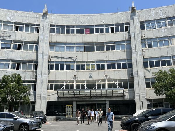 精装修房东直租光谷软件园147平写字楼交通便利，优价出租