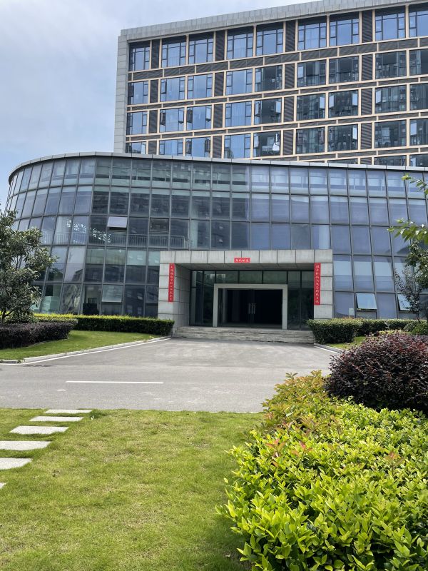 房东直租武昌区绿瘦健康产业集团，3300平研发楼交通便利，优价招租