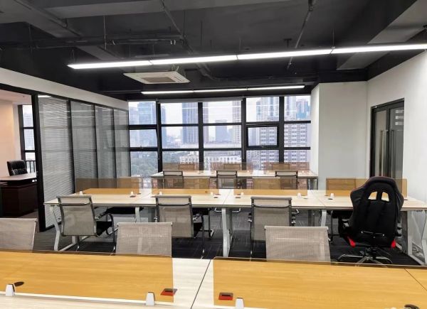 房东直租关山保利天悦中心135平精装修包含办公家具拎包办公