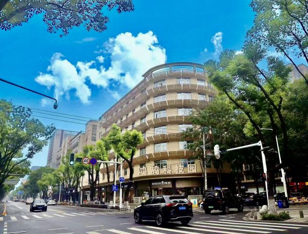 房东直租江汉经济开发区江兴路156至1324平精装带办公家具低价招租